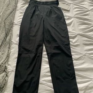 Lululemon Essential HR Trouser